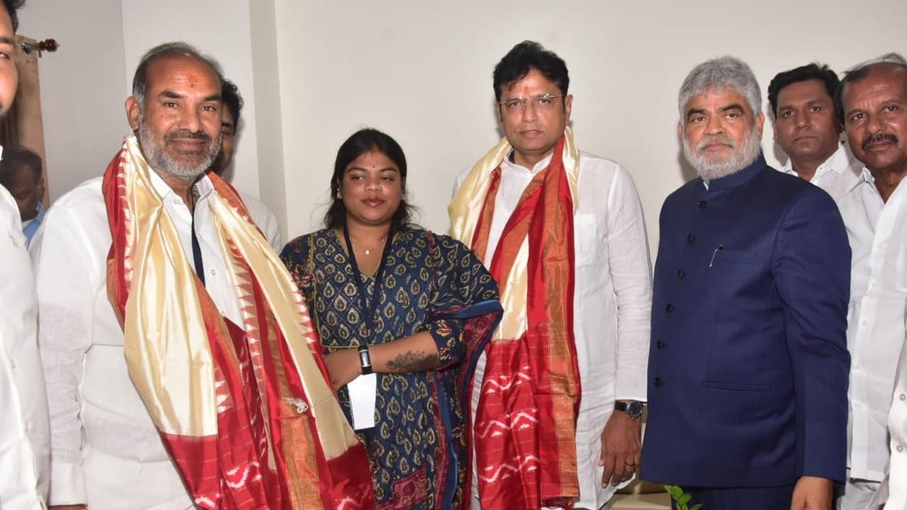 వికారాబాద్ ఎమ్మెల్యే క్యాంపు కార్యాలయంలో తెనేటి విందు
