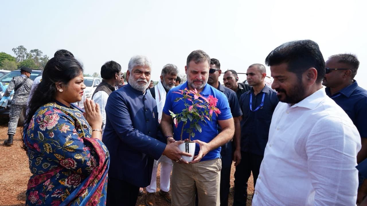 వికారాబాద్‌లో కాంగ్రెస్ సమావేశాలు హాజరైన రాహుల్ గాంధీ, సీఎం 