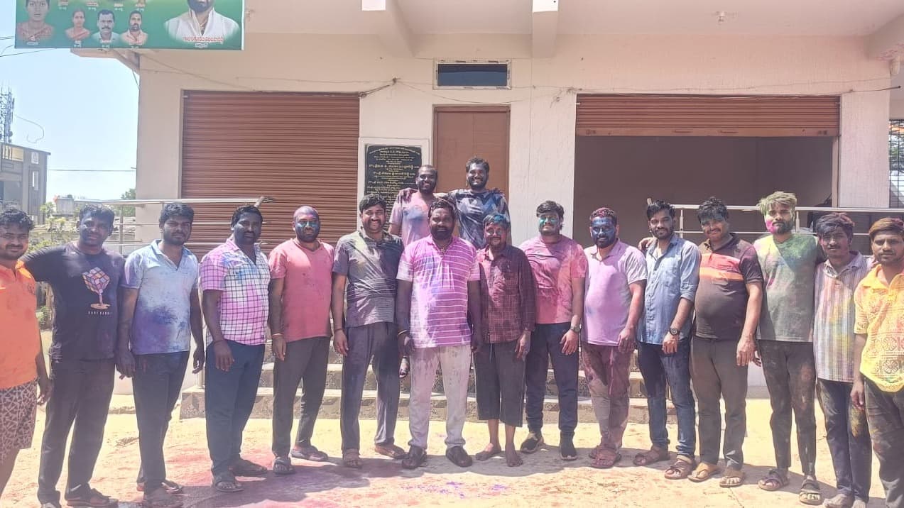 నవాబ్‌పేట వీధుల్లో హోలీ సందడి...