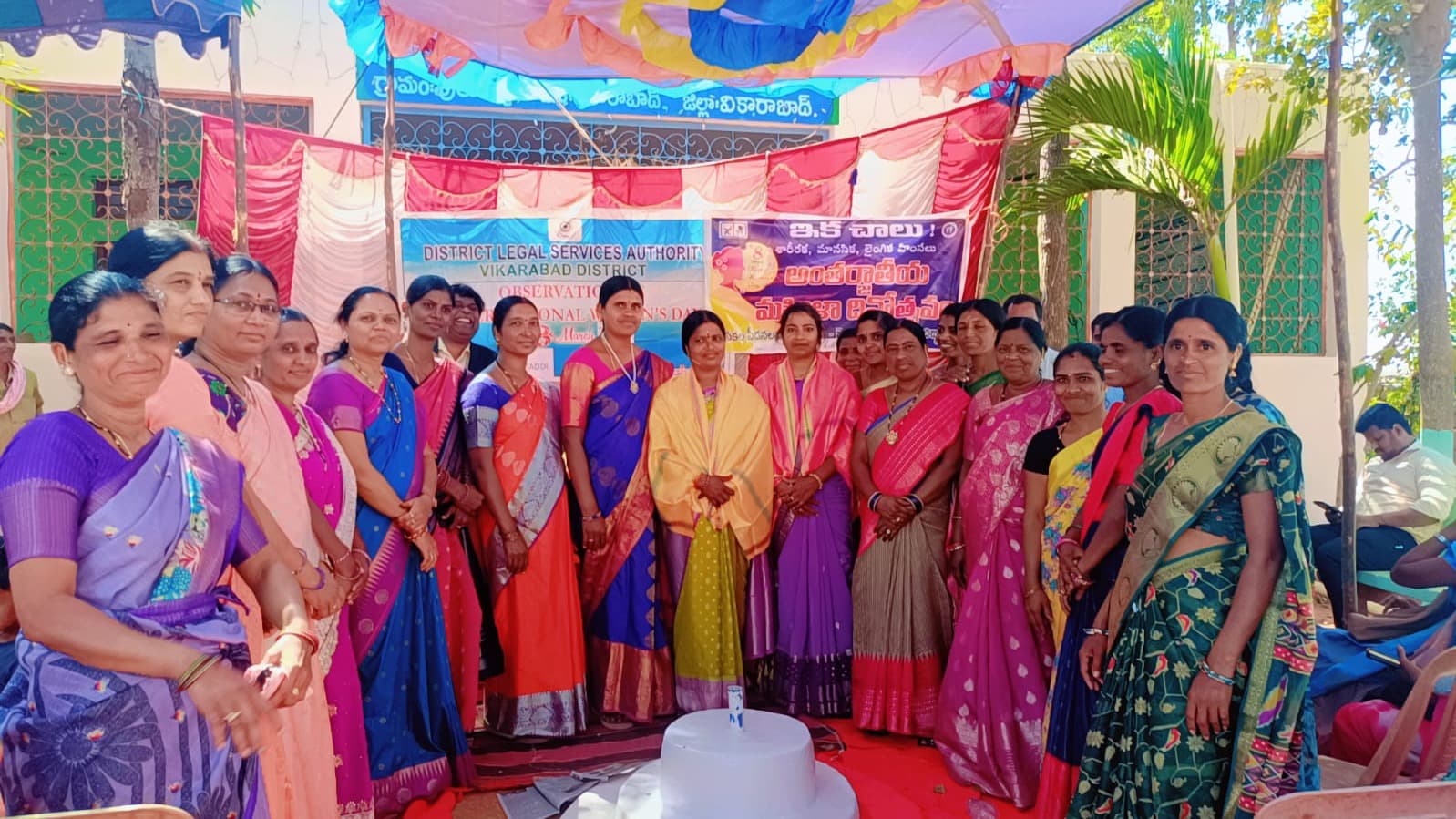 మహిళలు అన్ని రంగాల్లో ముందుకు రావాలి: సర్పంచ్ శ్వేత 