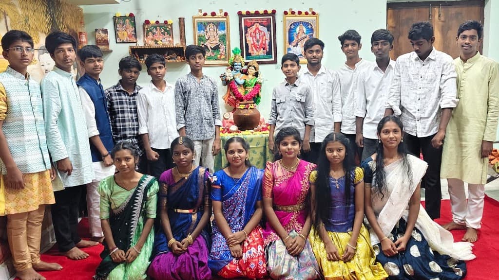 వేదిక్ హై స్కూల్‌లో  ఘనంగా ఉగాది వేడుకలు