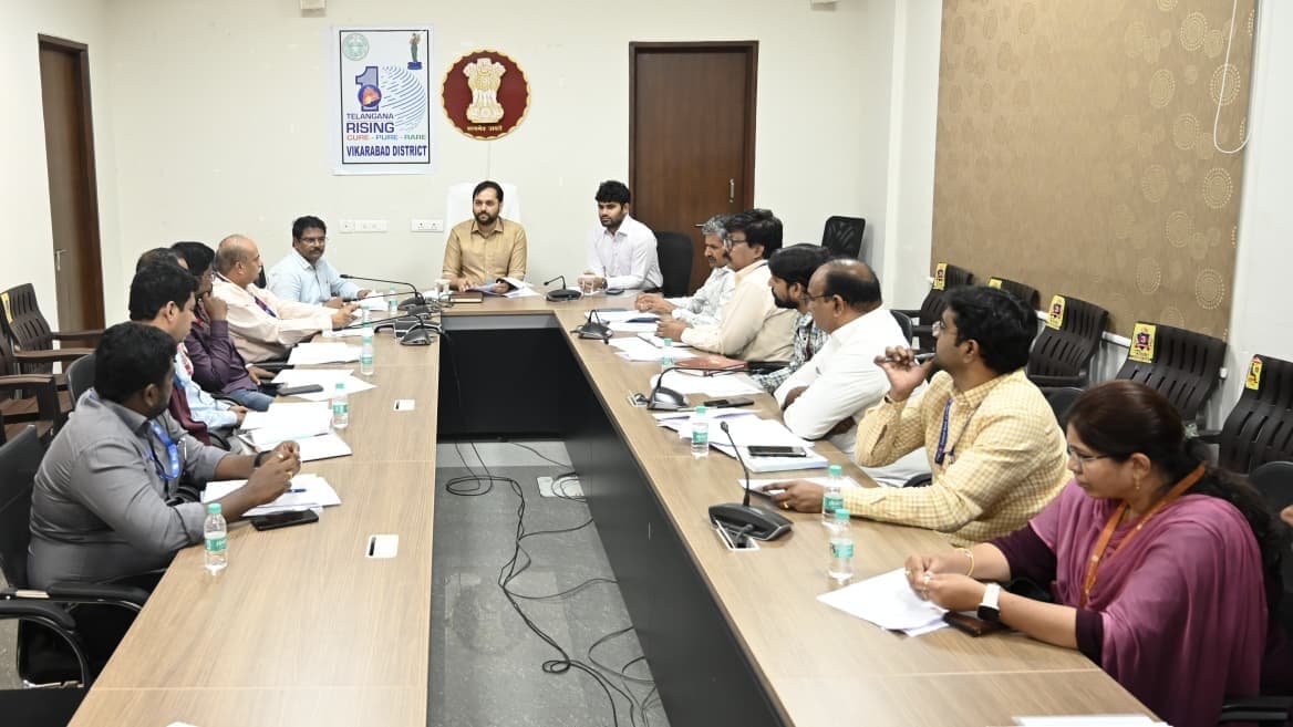 లక్ష్యాలకు అనుగుణంగా రుణాలు అందించాలి: కలెక్టర్ దీపక్ తివారి