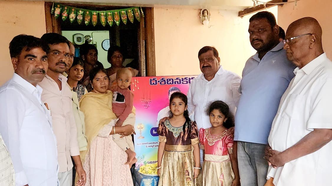 విజయ్ కుటుంబాన్ని పరామర్శించిన పట్నం మహేందర్ రెడ్డి 