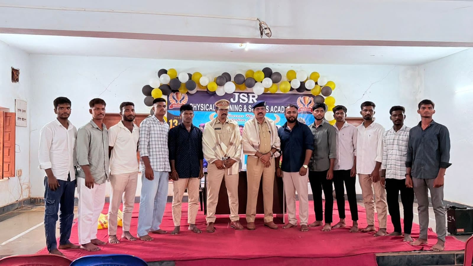 13 మంది ఆర్మీలో ఎంపిక.. జేఎస్ఆర్ అకాడమీలో సన్మాన కార్యక్రమం