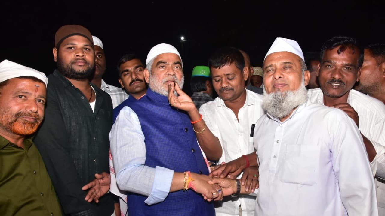 మర్పల్లిలో ఇఫ్తార్ విందులో అసెంబ్లీ స్పీకర్ గడ్డం ప్రసాద్ కుమార్