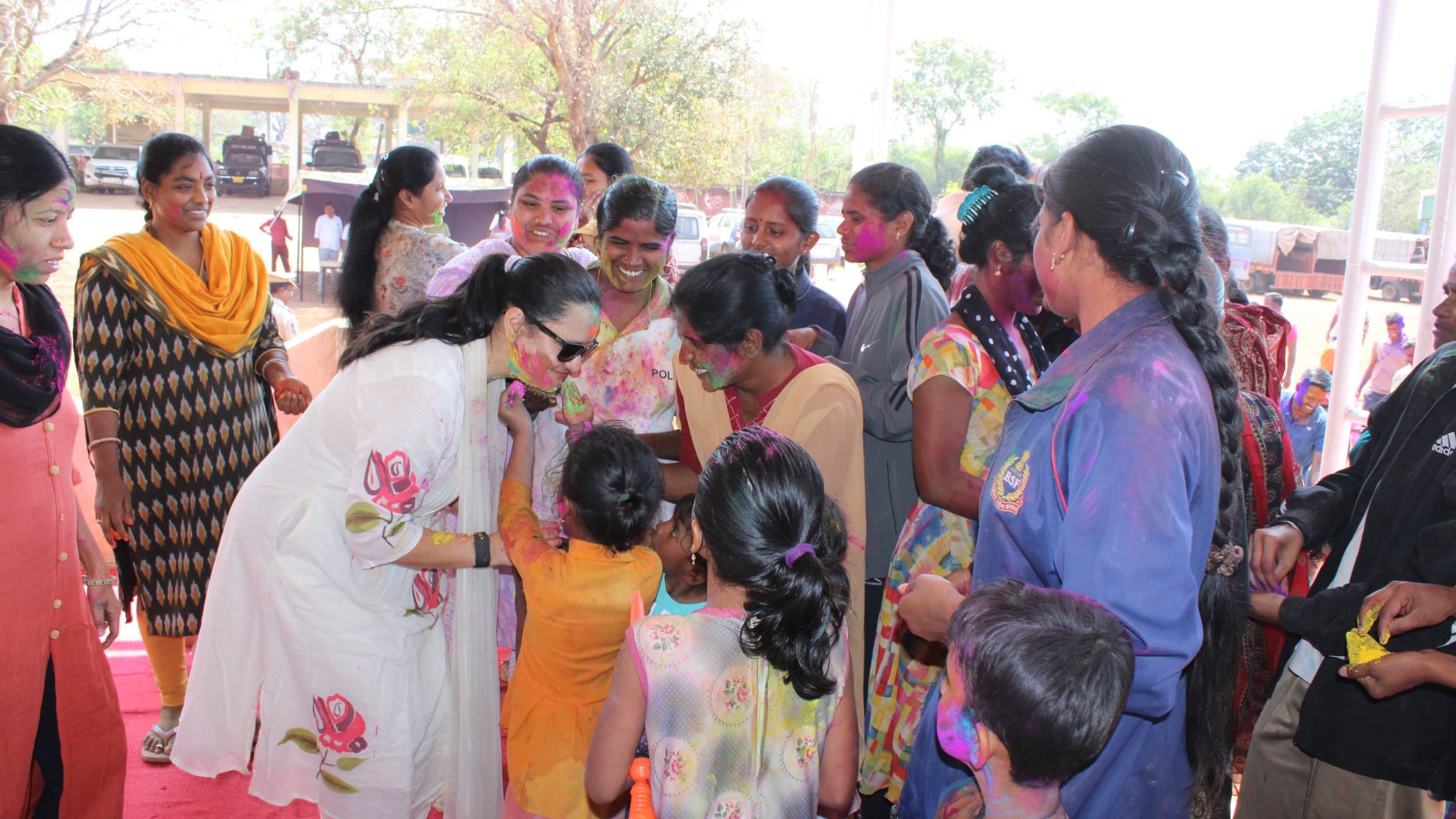 జిల్లా పోలీస్ కార్యాలయంలో ఘనంగా హోలీ వేడుకలు