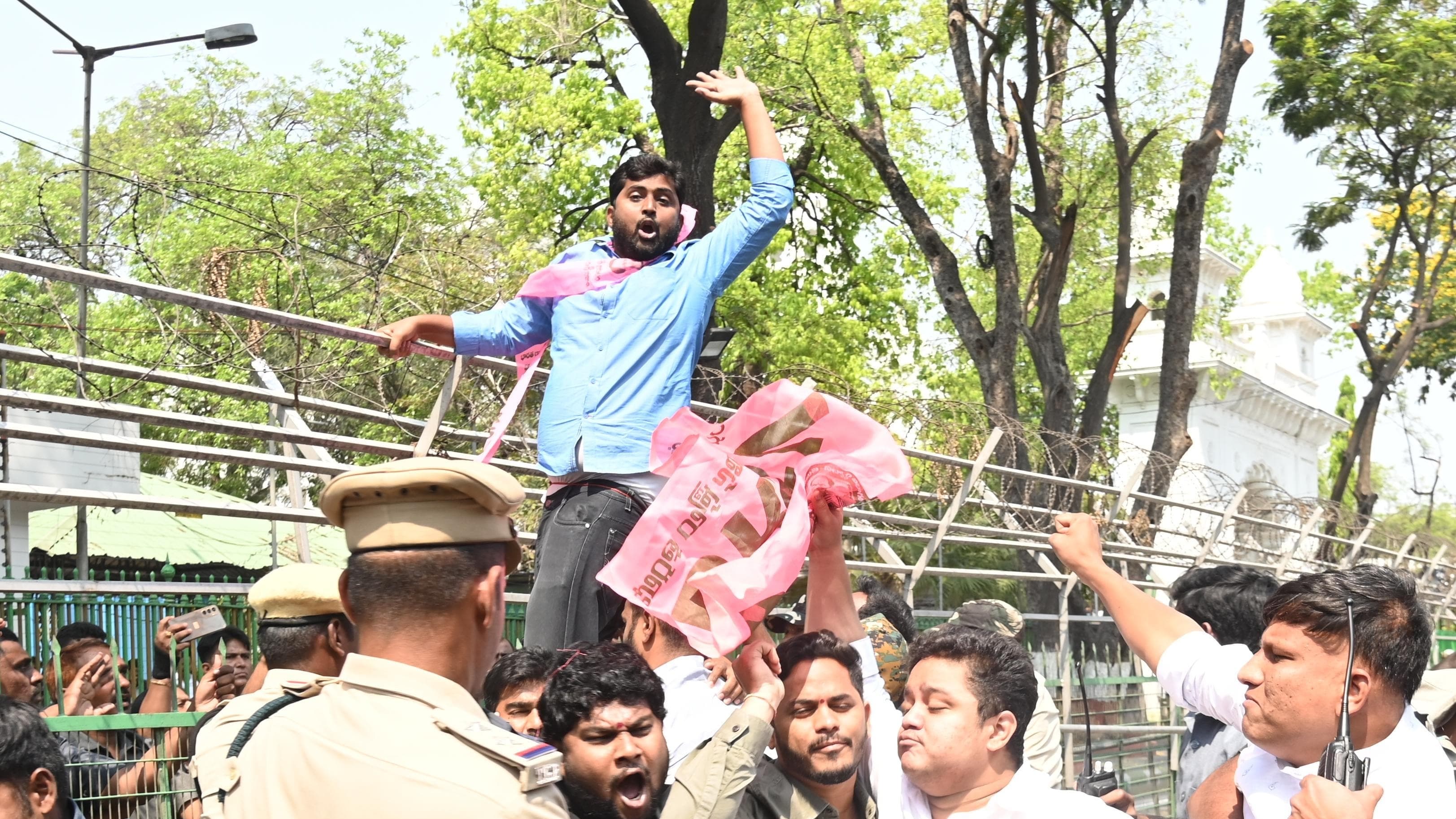 అసెంబ్లీ ముట్టడి