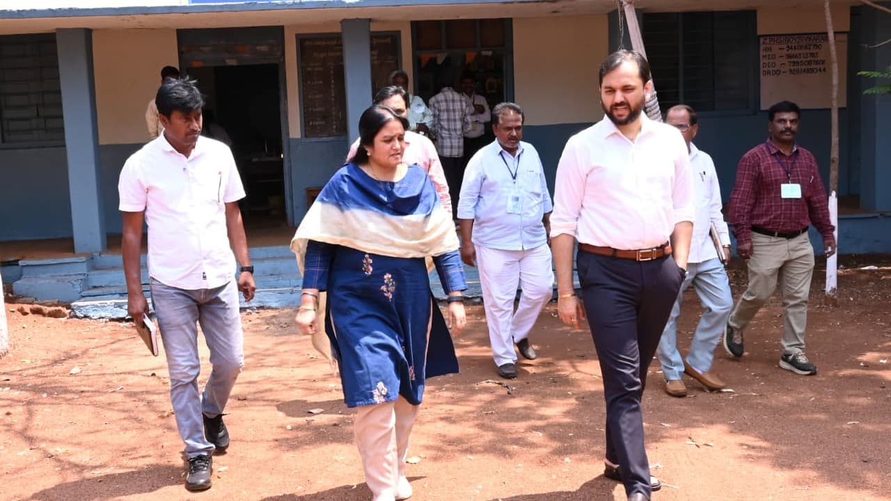 పదవ తరగతి పరీక్షలను సజావుగా నిర్వహించాలి: కలెక్టర్